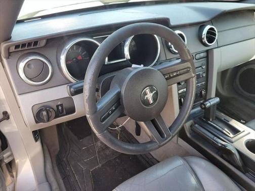 2005 Ford Mustang Deluxe