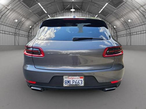 2018 Porsche Macan Sport Utility 4D