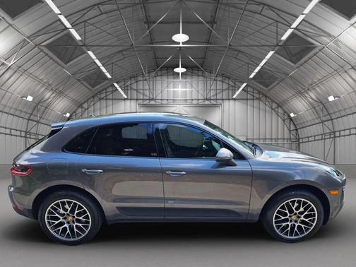 2018 Porsche Macan Sport Utility 4D