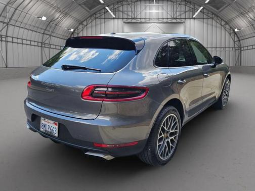 2018 Porsche Macan Sport Utility 4D