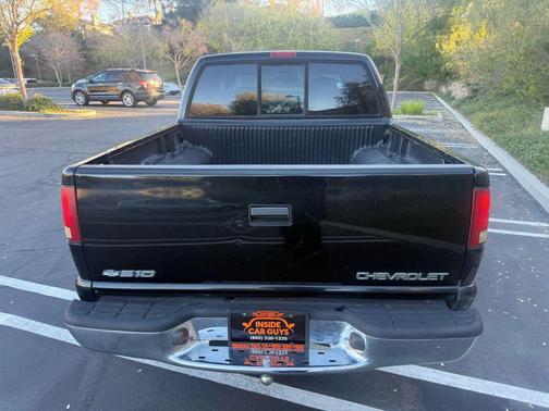 2001 Chevrolet S-10 Base