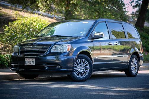 Maximum Steel Metallic Clearcoat 2013 Chrysler Town & Country Touring-L