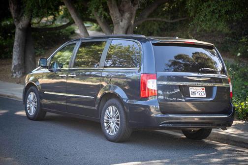 Maximum Steel Metallic Clearcoat 2013 Chrysler Town & Country Touring-L