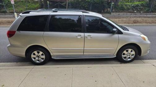 2004 Toyota Sienna LE