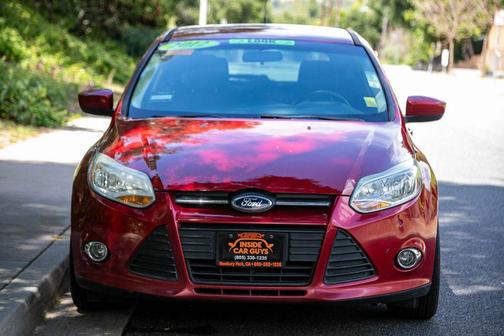 Red 2012 Ford Focus SE
