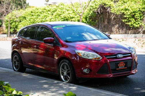 Red 2012 Ford Focus SE
