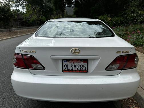 White 2002 Lexus ES 300 Base