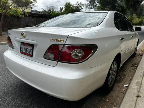 White 2002 Lexus ES 300 Base