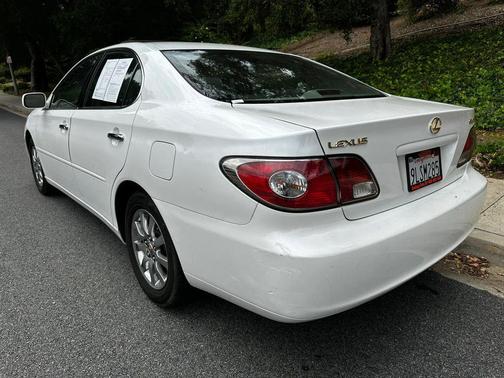 White 2002 Lexus ES 300 Base