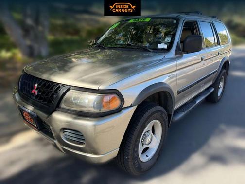 2000 Mitsubishi Montero Sport XLS