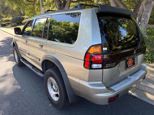 2000 Mitsubishi Montero Sport XLS
