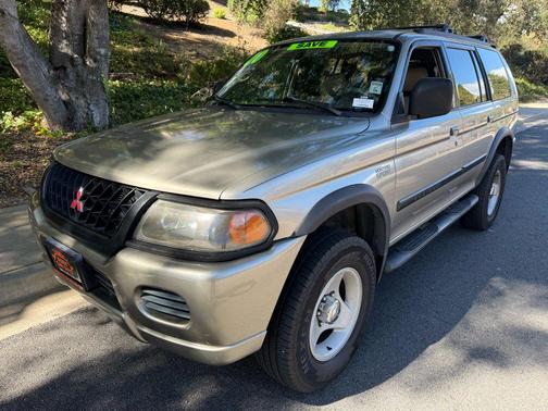 2000 Mitsubishi Montero Sport XLS