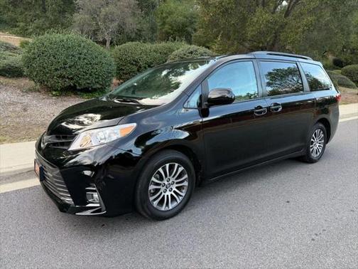 2020 Toyota Sienna XLE