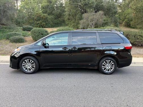 2020 Toyota Sienna XLE