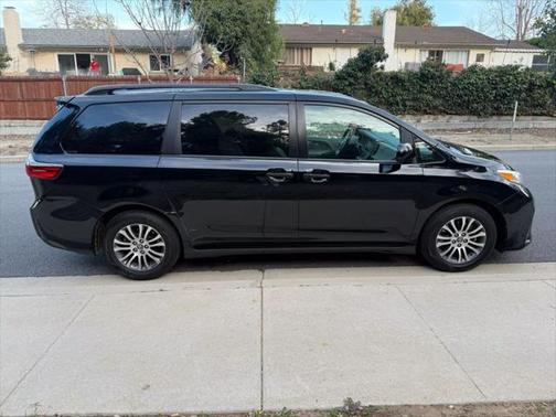 2020 Toyota Sienna XLE