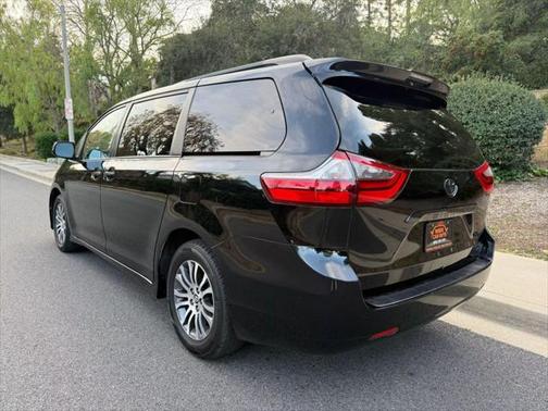 2020 Toyota Sienna XLE