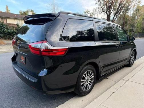 2020 Toyota Sienna XLE