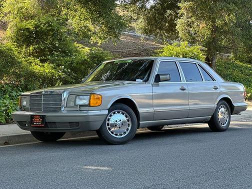 Gold 1986 Mercedes-Benz S-Class 560SEL