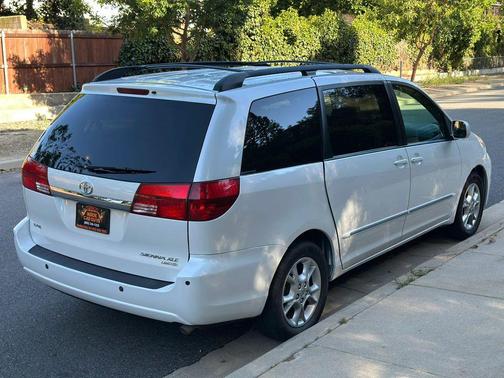 Arctic Frost Pearl 2005 Toyota Sienna XLE Limited