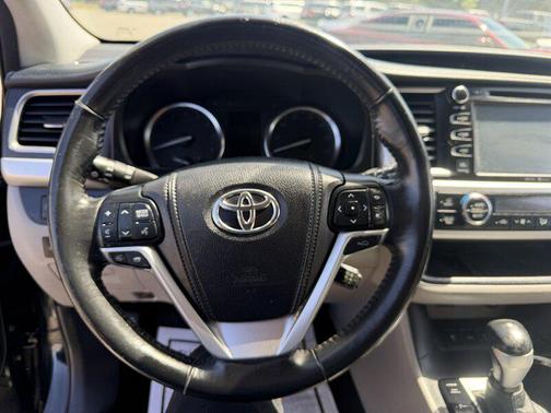 Attitude Black Metallic 2015 Toyota Highlander Limited Platinum