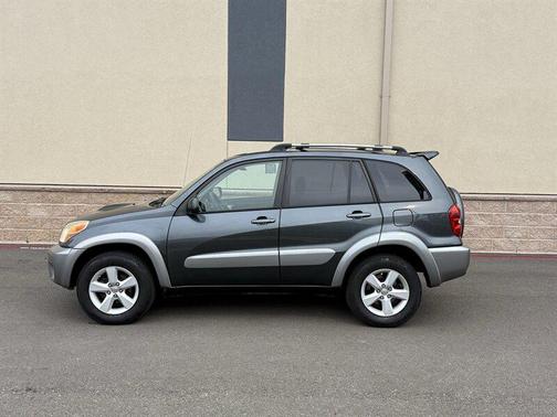 2004 Toyota RAV4 Base