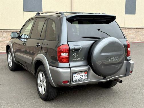 2004 Toyota RAV4 Base