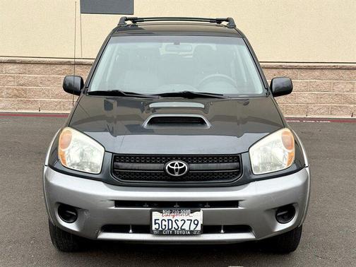 2004 Toyota RAV4 Base