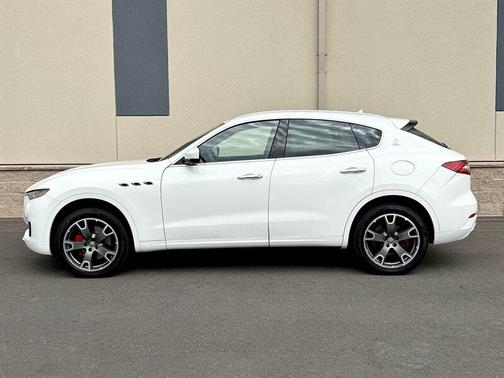 2017 Maserati Levante Base