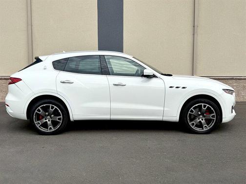 2017 Maserati Levante Base
