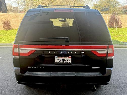 2015 Lincoln Navigator Base