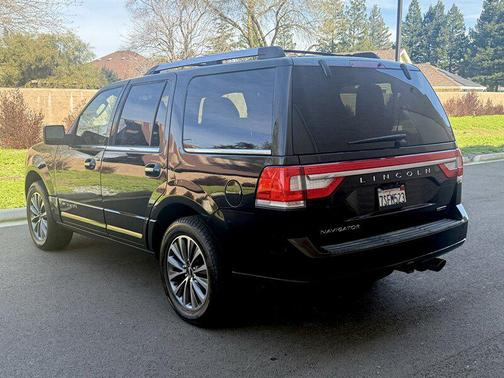 2015 Lincoln Navigator Base