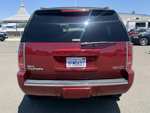 Red Jewel Tintcoat 2009 GMC Yukon Denali