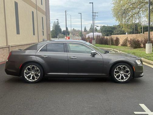 2016 Chrysler 300C Platinum