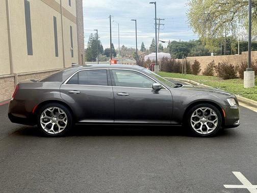 2016 Chrysler 300C Platinum