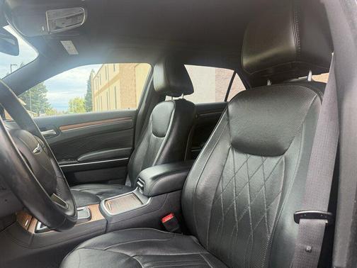 2016 Chrysler 300C Platinum