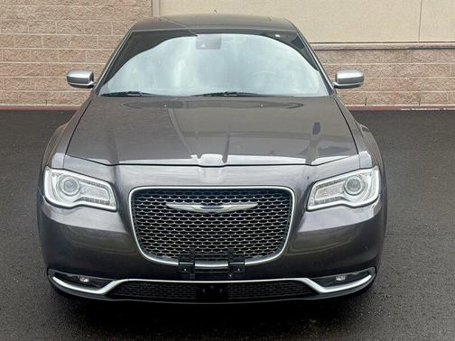 2016 Chrysler 300C Platinum