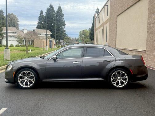 2016 Chrysler 300C Platinum
