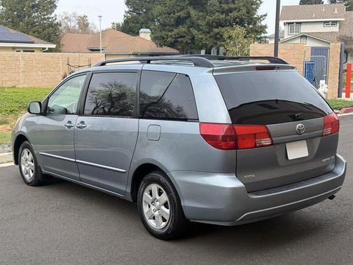 2004 Toyota Sienna CE