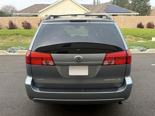2004 Toyota Sienna CE