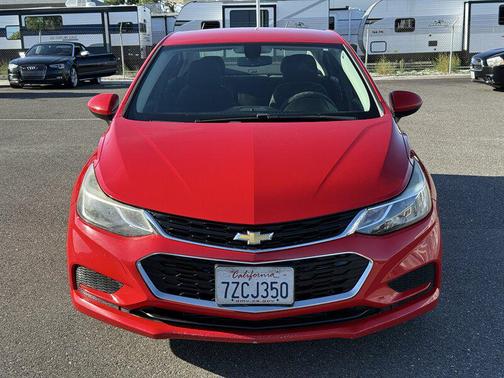 Red 2018 Chevrolet Cruze LT