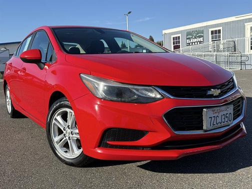 Red 2018 Chevrolet Cruze LT