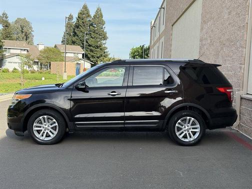Tuxedo Black Metallic 2013 Ford Explorer XLT