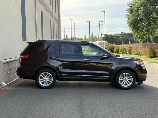 Tuxedo Black Metallic 2013 Ford Explorer XLT