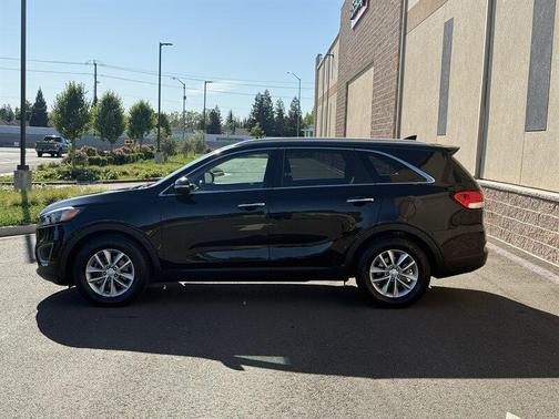 Ebony Black 2016 Kia Sorento LX