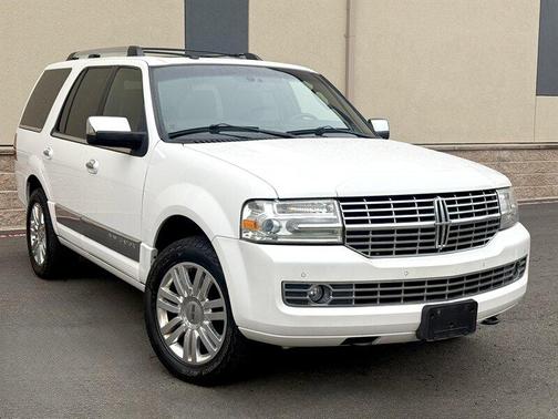 2014 Lincoln Navigator Base