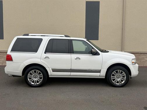 2014 Lincoln Navigator Base