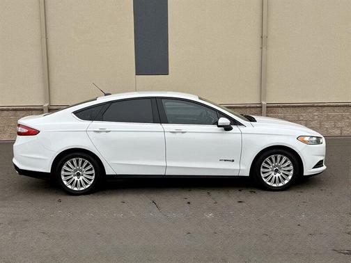 2016 Ford Fusion Hybrid S