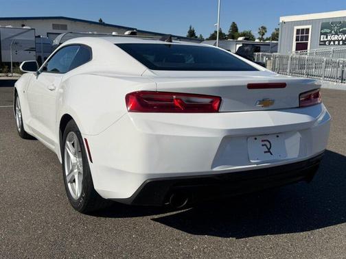 Summit White 2018 Chevrolet Camaro 1LT