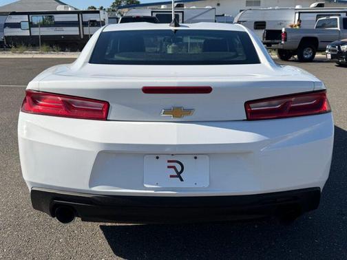 Summit White 2018 Chevrolet Camaro 1LT