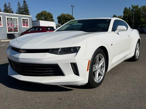 Summit White 2018 Chevrolet Camaro 1LT